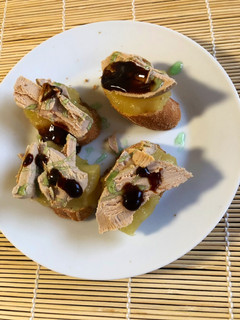 Una foto de Tosta de foie con crema de manzana