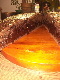 Una foto de Torta de chocolate y frutilla (vegana)