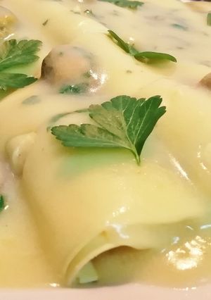 Foto principal de Canelones rellenos de pescado con Velouté de Mejillones