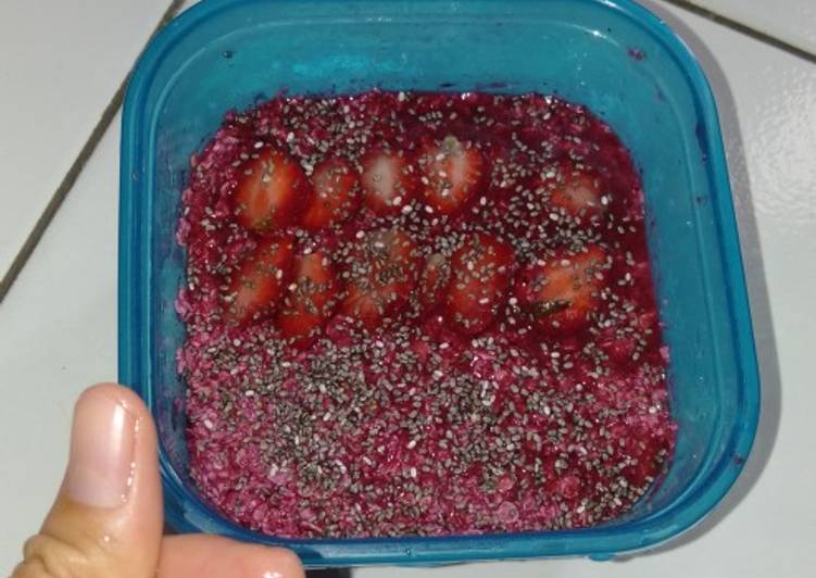 Overnight Oatmeal w/ Berrys