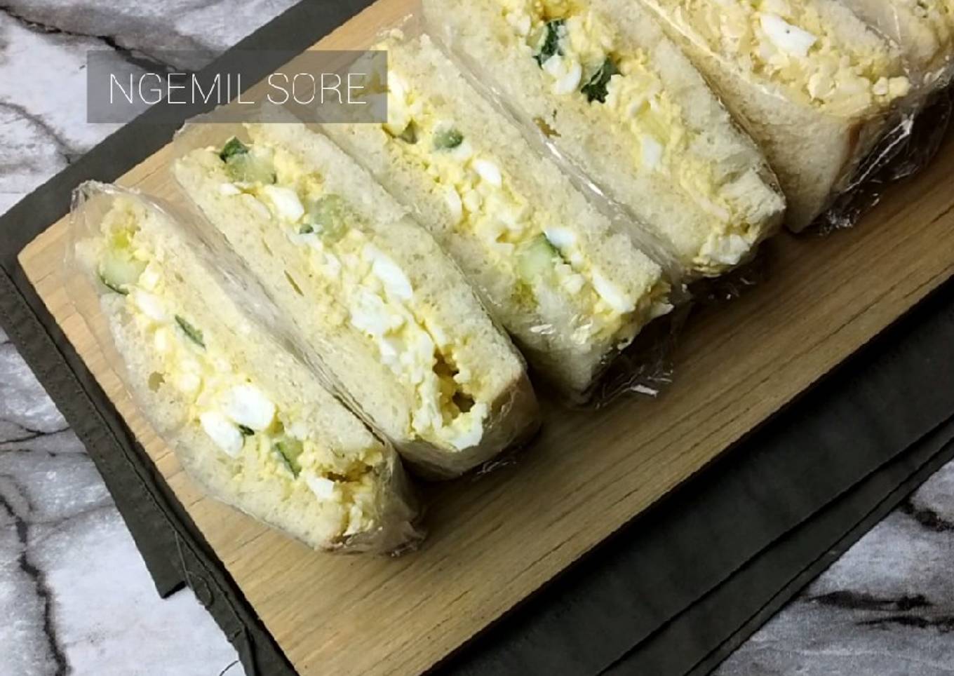 Bagaimana Menyiapkan Sandwich Salad Telur Timun Anti Gagal