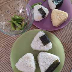 Una foto de Onigiri