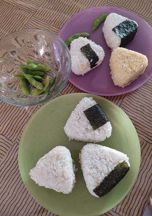 Una foto de Onigiri