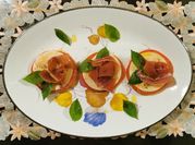 Una foto de mozzarella con jamón serrano