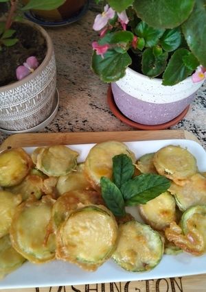 Una foto de Rodajas de calabacín en tempura