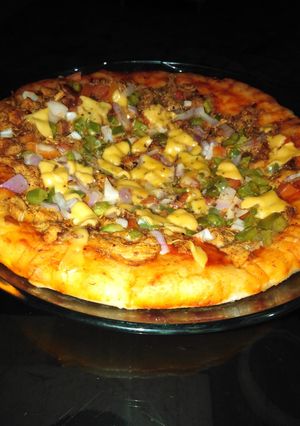 A picture of Tandoori chicken pizza.