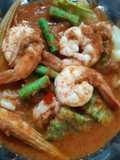 Sour Curry with Shrimp & Mixed Vegetables (Kaeng Som Cha-Om)