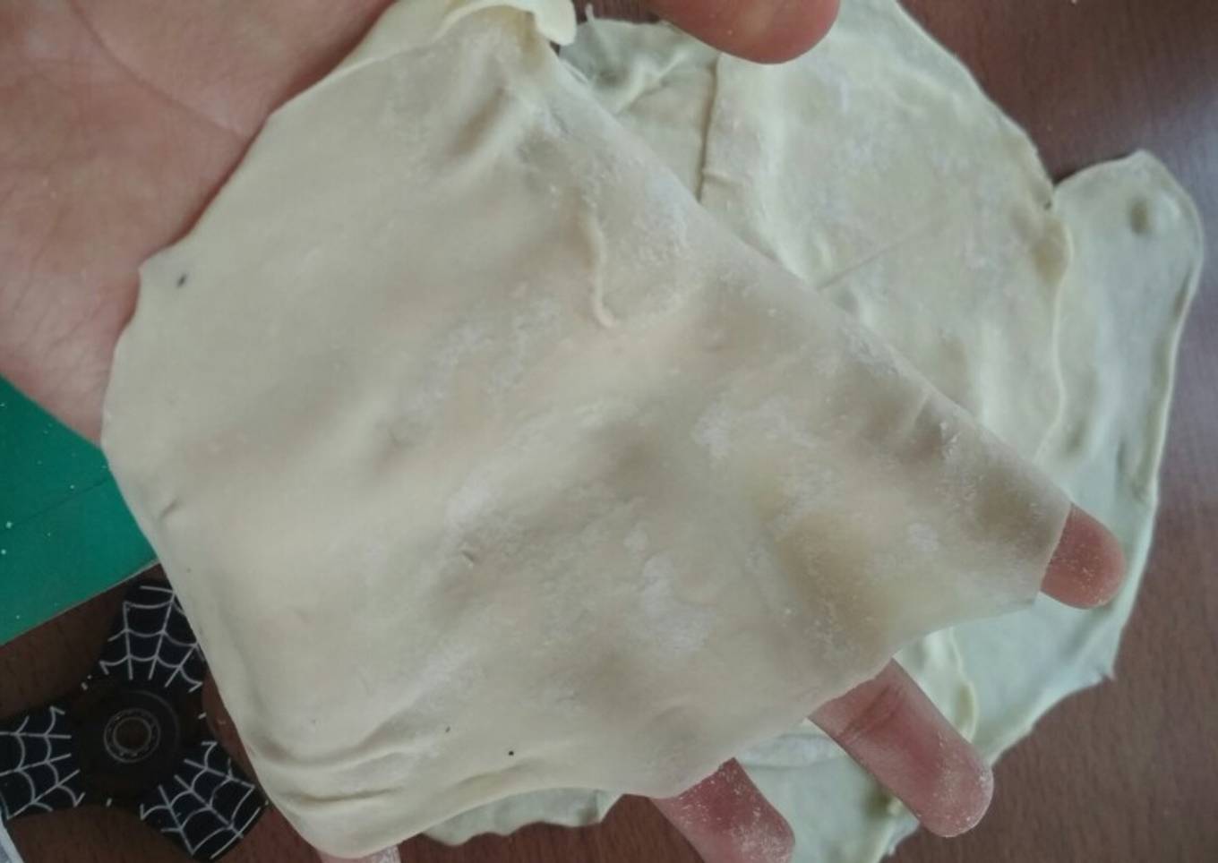 Kulit pangsit atau batagor atau suka suka