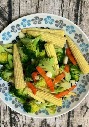花椰菜炒玉米筍 的食譜成品照片