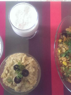 A picture of Honey Crunch Spouts Salad & Mashed Potatoes with Muesli & Strawberry Shake.
