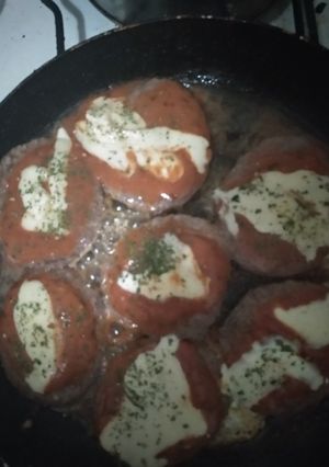 Una foto de Hamburguesa económica de fin de mes (no vegan) 😋😎 napolitanas