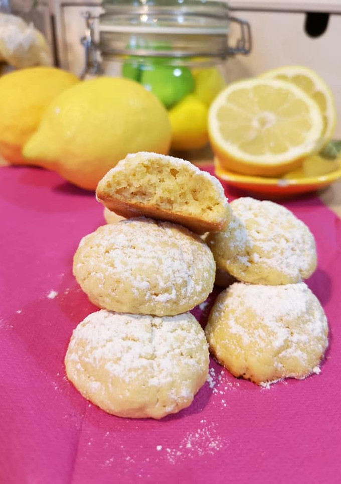 Una foto de ¡Galletitas de limón! Tremendamente ricas 🤤🍋🌼