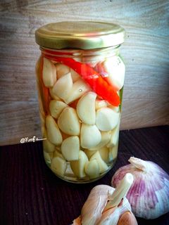 Foto resep Sweet Spicy Garlic Pickle (Acar Bawang putih pedas manis)
