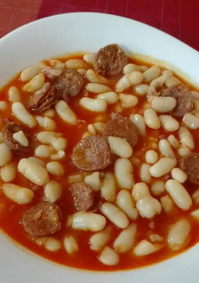 Una foto de Alubias con chorizo y jamón