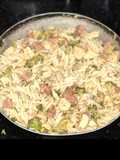 Pastas con pollo, brócoli y chorizo