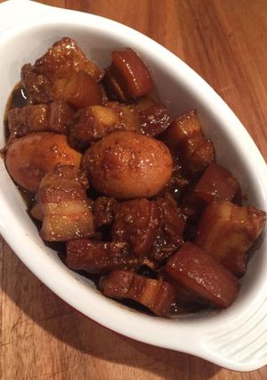 A picture of Babi Kecap(Indonesian Braised Pork Belly in a Sweet Soy Sauce).