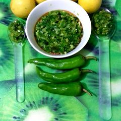 A picture of Hari Mirch Lehson & lemon ki Chutney.