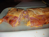 Rollo de hojaldre relleno de lacón y cheddar
