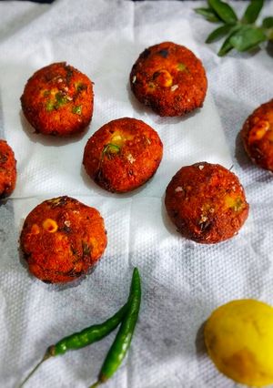 A picture of Veggies and peanut tikki.