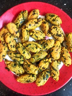 मेथी मुठिया(methi muthiya recipe in hindi) रेसिपी मुख्य फोटो
