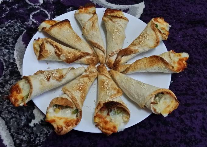 Baked Bread Pizza Cones