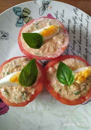 Una foto de Tomates rellenos de atún