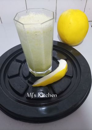 A picture of Golden melon smoothie.