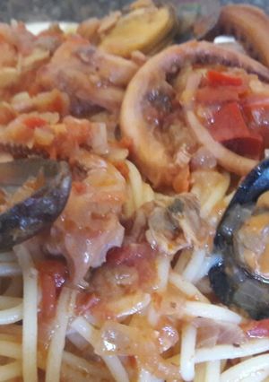 Una foto de Spaghetti con salsa de mariscos