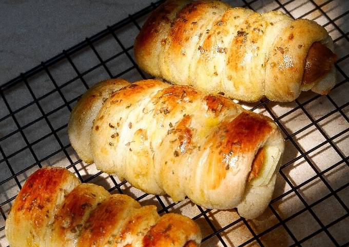 Recipe: Appetizing Resep Roti Sosis Keju Mudah (Cheese Sausage Bread Recipe)