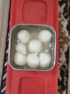 રસગુલ્લા (Rasgulla Recipe In Gujarati) રેસીપી મુખ્ય ફોટો
