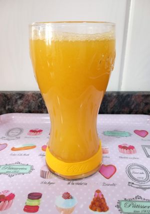 Una foto de Zumo de mango, manzanilla y té verde