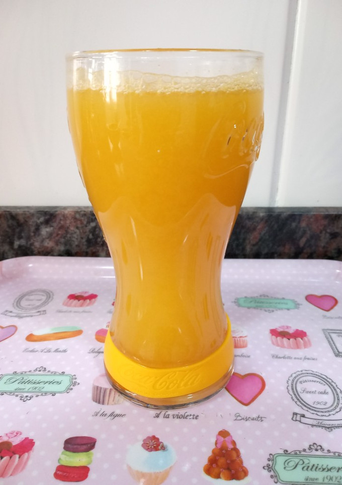 Una foto de Zumo de mango, manzanilla y té verde