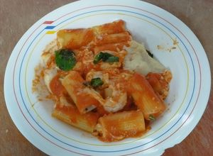 Foto principal de Macarrones XL rellenos de bonito y requesón