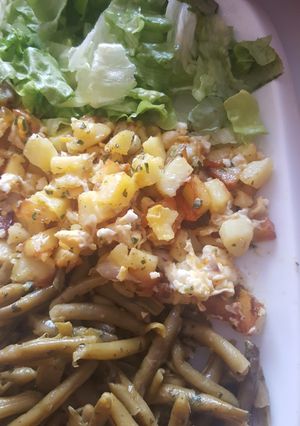 Une photo de Pommes de terre & oignons  aux oeufs brouillés