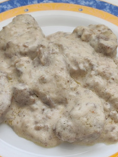 Una foto de Solomillo de cerdo ibérico con salsa de portobellos y queso