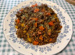 Une photo de Lentilles Vertes au Veau, Carottes, Tomates et Ananas