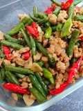 Tumis Kacang Panjang dengan Ayam Cincang dan Pete