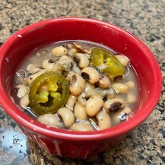A picture of Blackeyed Peas with Jalapeños.