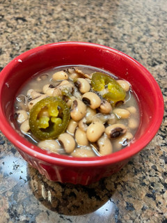 A picture of Blackeyed Peas with Jalapeños.