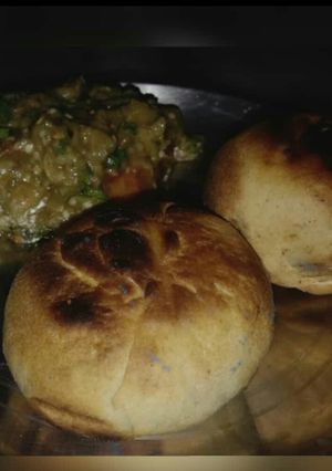 A picture of Litti chokha.