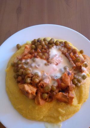 Una foto de Polenta con sobras de pollo asado