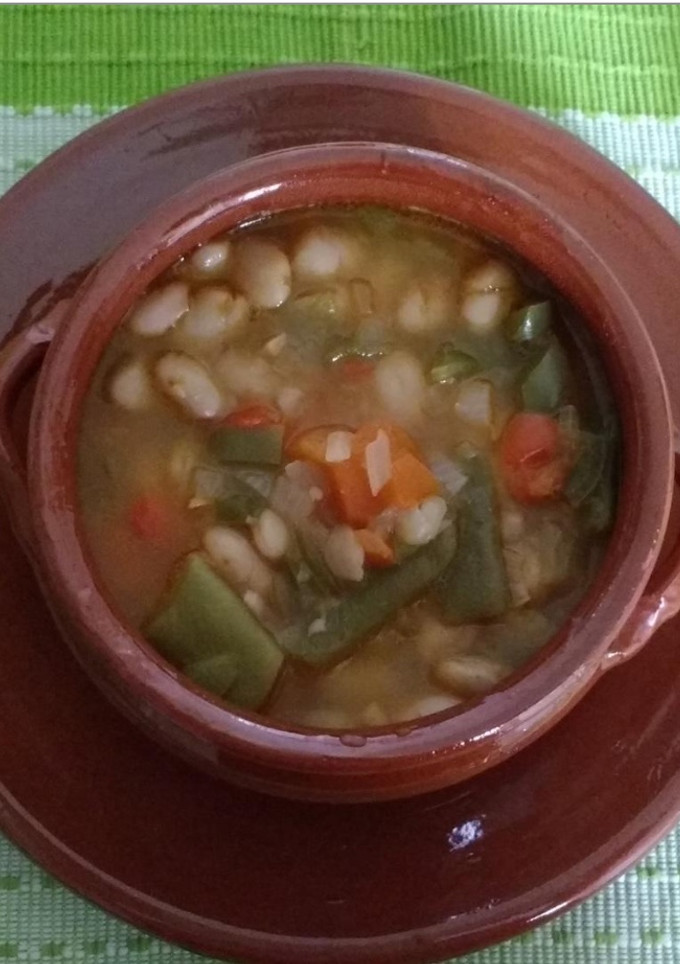 Una foto de Habichuelas con verduras