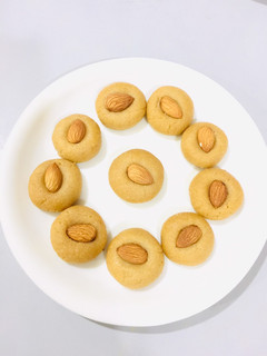 दूध का पेड़ा (Doodh ka peda recipe in hindi) रेसिपी मुख्य फोटो