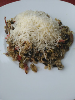Una foto de Quinoa con verduras