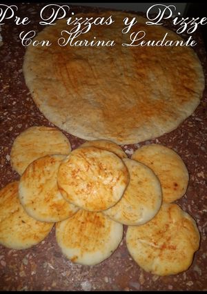 Una foto de Pre Pizzas y Pizzeta con Harina leudante 👌🏼😃