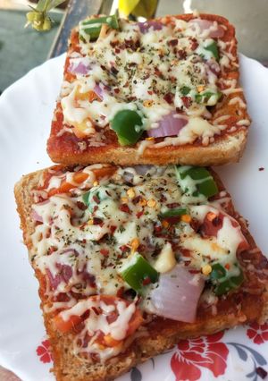 A picture of Bread pizza.