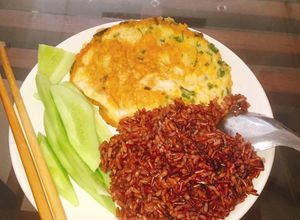 Hình của món Gạo lức and trứng 😋 Bữa ăn giảm cân đơn giản.