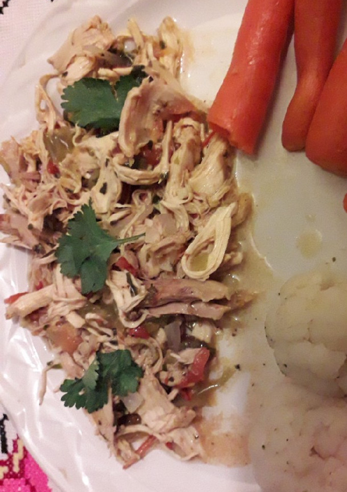 Una foto de Pollo deshebrado a la mexicana