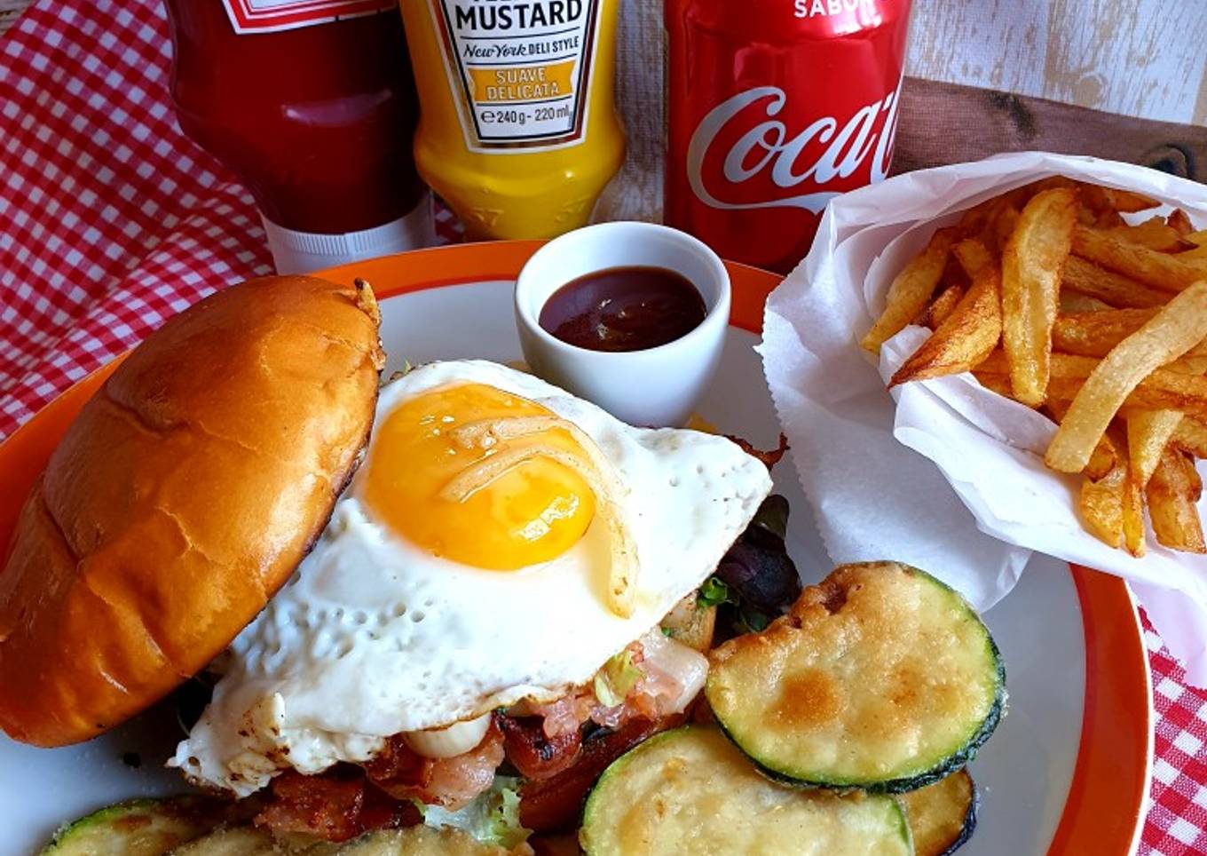 Hamburguesa con Huevo a la plancha y pan de Brioche