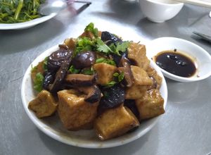 Hình của món Đậu Hủ Kho Nấm Hương Nấm Đông Cô Sốt Nước Tương.